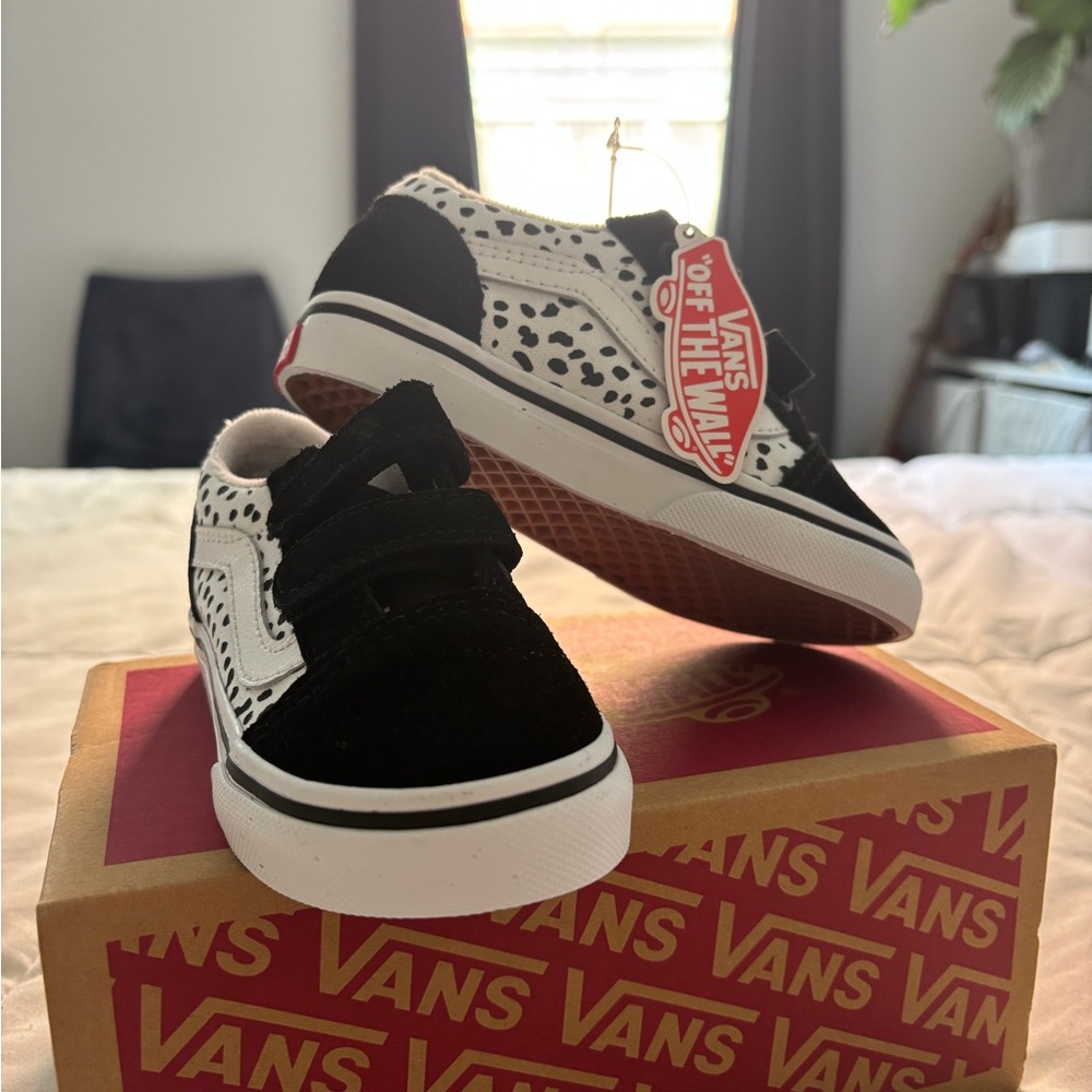 NWT Vans Black and White Sneakers Old Skool